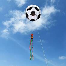 طائرة ورقية كرة قدم ثلاثية الأبعاد ناعمة، ذيل عائم بطول 236.22 بوصة، خط طائرة ورقية بمقبض بطول 3937.01 بوصة متضمن، حقيبة تخزين مقاومة للتمزق، طائرة ورقية احترافية سهلة الطيران، ديكور ترويجي لفعاليات كرة القدم، هدية للشاطئ والخارج والمهرجانات، يتم شحنها بأسلوب عشوائي - طائرة ورقية كبيرة على شكل كرة قدم - مشاهدة 6