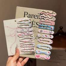 Set Jepit Rambut Multifungsi Multi-Gaya/Sanrio Hello Kitty Pink Lucu untuk Anak Perempuan, Cocok untuk Pelajar, Pesta, Cosplay, Jalan-jalan, Perjalanan, Liburan, dan Pemakaian Sehari-hari, Hadiah Sempurna untuk Halloween, Natal, Hari Valentine, Ulang Tahun untuk Teman dan Keluarga (Set Campuran Dikirim Secara Acak) - Jepit rambut (gaya acak) - View 3