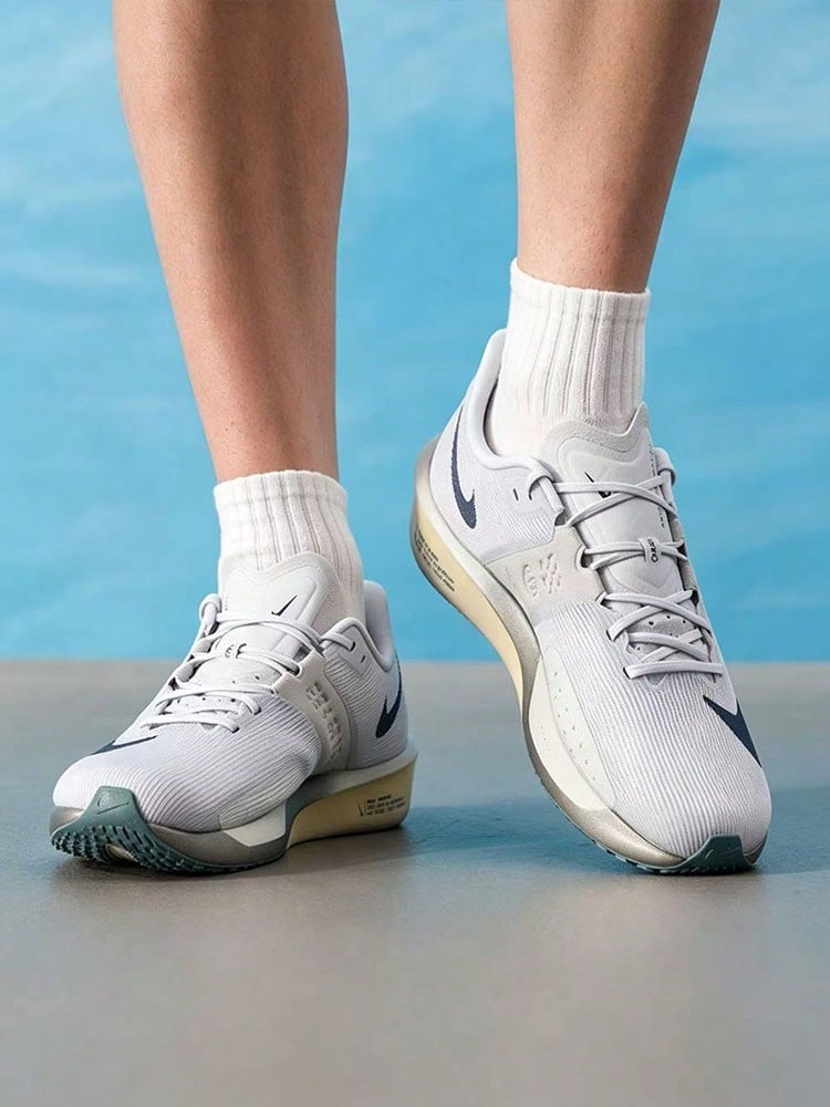 Sepatu Lari Low-Top Nike Rival Fly 4 yang Nyaman, Bernapas, dan Memantul untuk Pria, Abu-abu - Grey - View 1