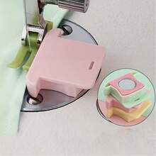 1 pieza Placa guía para máquina de coser, accesorio para máquina de coser, placa guía multifuncional con escala, guía de borde para máquina de coser doméstica, piezas para máquina de coser, guía de borde de posicionamiento para máquina de coser y regla antirrotación - Múltiples estilos - Ver 6
