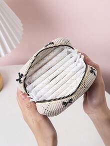 1pc Bow & Floral Print Sanitary Pad Storage Bag, Mini Makeup Bag, Multi-Functional Square Sanitary Pad Storage Bag, Girl/Girls Small Travel Makeup & Toiletries Bag, Cute Zipper Storage Bag, Suitable For Travel Essentials Storage - Multicolor - View 3