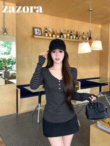 Kaos Lengan Panjang Bergaris Blok Warna Gaya Korea dengan Kancing Setengah Terbuka dan Leher V - Hitam - View 4
