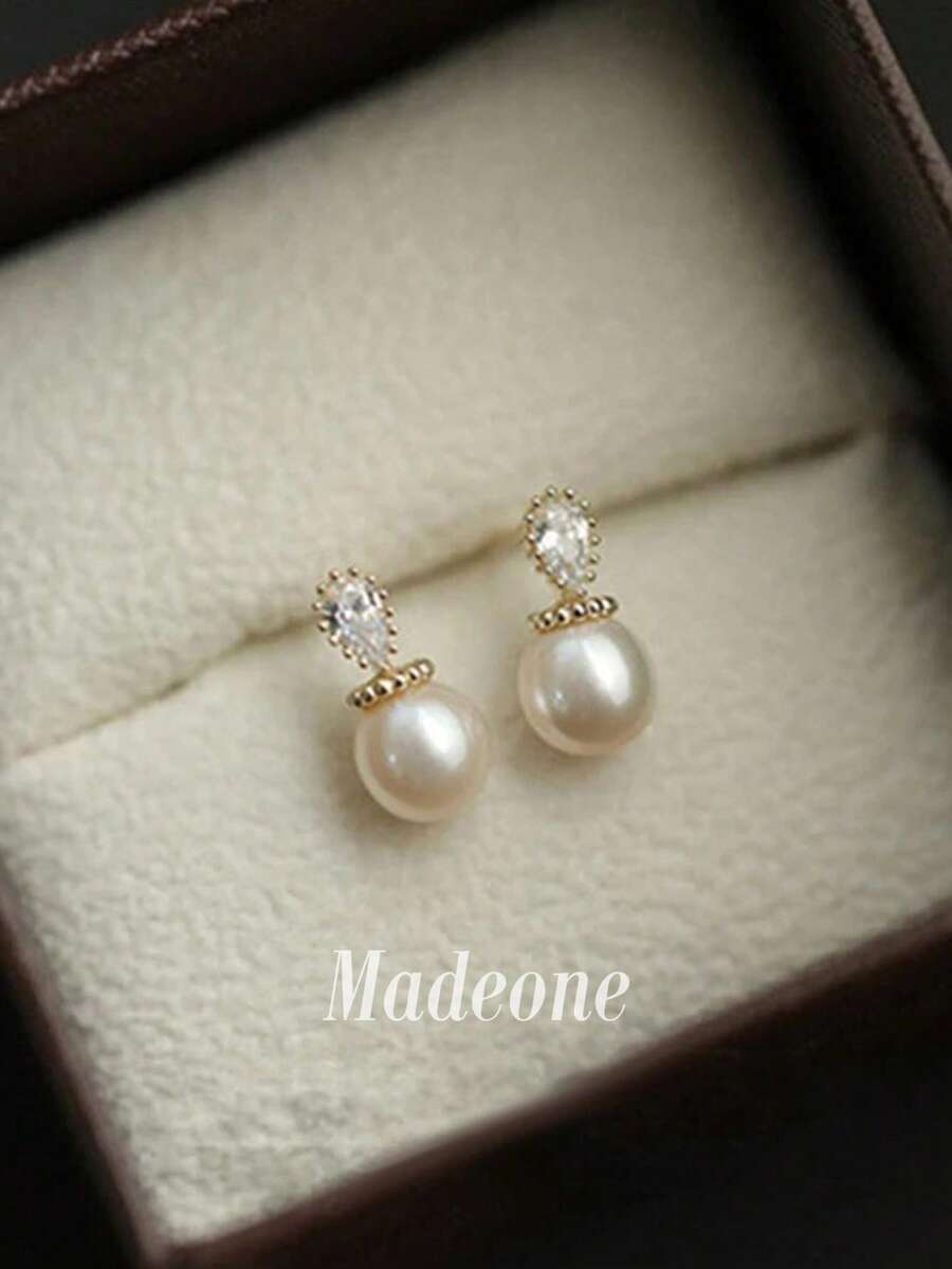 MADEONE 1 Pair Shiny Pearl Pear-Shaped Stud Earrings For Women, Daily Wear, Wedding, Party, Birthday, Anniversary Jewelry Gift