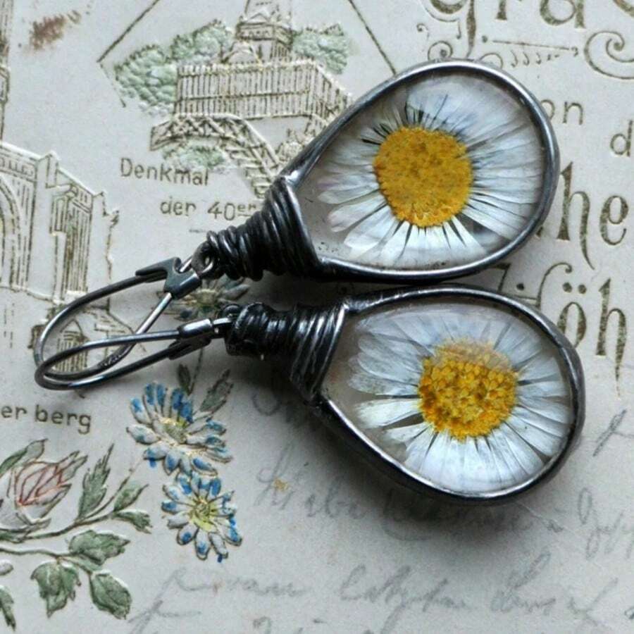 Bohemian Vintage Daisy Pattern Pendant Earrings, Teardrop Pendant Earrings - Gun Black - View 1
