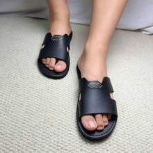 Men's Black Faux Leather One-Strap Slides With Metallic Buckle, Flat Bottom Casual Sandals For Daily Wear And Home Use - Black - View 4