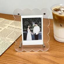 2D Wavy Fan-Shaped Double-Sided Transparent Acrylic Photo Frame, Desktop Display Stand, Suitable For Couple Photos, Film Photos, Cards And Stamps, Christmas Gift For Family And Friends, Fashionable Wavy Edge Desktop Decor For Home/Office - 1PC - View 7