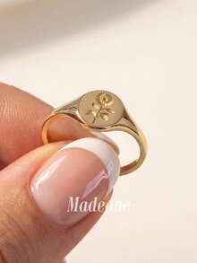 MADEONE 1pc Minimalist Sunflower Pattern Ring, Elegant Versatile Jewelry, Unisex, Suitable For Daily Wear And Party, Exquisite Gift For Women - Gold - View 1