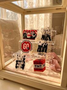 1pc/6pcs K-Pop Group CO-RTIS Aesthetic Acrylic Keychains, Popular Boy Band CO-RTIS Visual Series Including Red Large Letter Five-Member Photo, Black & White Vintage Style Member Group Photo, Backpack & Car Key Accessories, Gift For CO-RTIS Fans & K-Pop Music Lovers - Multicolor - View 3