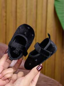 Spring/Autumn Infant Girl Soft Sole Heart Flat Shoes 0-1 Years Old Solid Color Hook & Loop Infant Walking Shoes Mary Jane Princess Shoes - Black - View 1