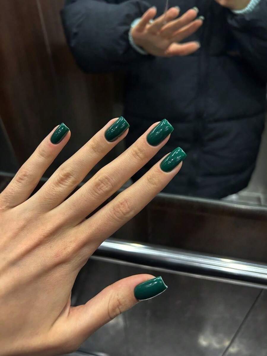 24片深綠色長方形穿戴式假指甲套組，時尚美甲用品，適合女性與女孩日常配戴