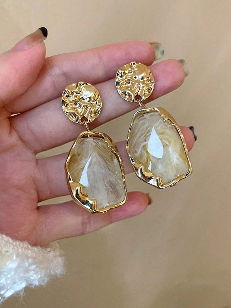 1 Pair Vintage Elegant Geometric Asymmetrical Resin Earrings, Suitable As Holiday Gift And Daily Wear - White - View 1
