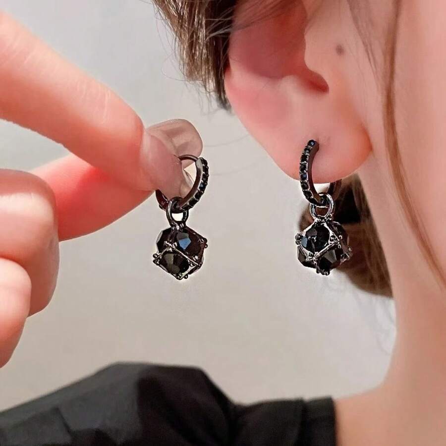 1Pair Vintage Square Black Zirconia High-End Light Luxury Geometric Black Diamond Earrings - Black - View 1