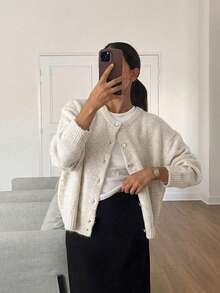 EAVA 女款韓式鬆弛感淺灰色混色毛茸茸針織開襟衫，單排扣保暖鈕扣，極簡經典款，寬鬆燈籠長袖修飾身形顯瘦，蓬鬆毛絨面料柔軟保暖，可搭配牛仔褲打造隨性韓風穿搭，春秋日常通勤外套毛衣夾克 - 杏色 - 查看 2