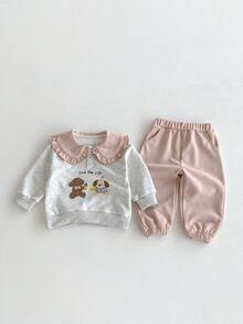 Miniweenns 2件組女嬰春秋套裝 可愛荷葉領卡通熊與小狗印花運動衫 + 粉色慢跑褲，舒適休閒寬鬆兩件套（尺寸偏大） - 彩色 - 查看 8