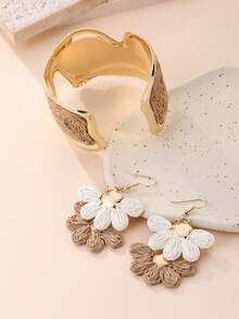 2pcs Women's Maillard Color-Block Floral Jewelry Set, Beach Vacation Travel Atmosphere Accessories, 1 Pair Color-Block Bohemian Straw Flower Earrings, 1 Woven Metal Open Bangle Bracelet, Suitable For Beach Vacation, Travel Photography, Summer Outing, Daily Wear, Date Party, Holiday Gift, Vacation Party - Multicolor - View 6