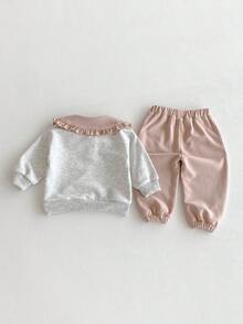 Miniweenns 2件組女嬰春秋套裝 可愛荷葉領卡通熊與小狗印花運動衫 + 粉色慢跑褲，舒適休閒寬鬆兩件套（尺寸偏大） - 彩色 - 查看 12