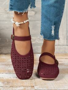 1 Pair Solid Color Fashion Hollow Buckle Women's Flat Shoes, Suitable For All Seasons And Holidays - Burgundy - View 4