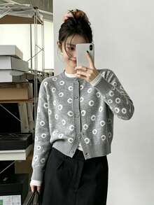Women's Gray Long Sleeve Round Neck Cardigan, Crescent Moon Pattern, Ribbed Knit Detail, Regular Length, Slightly Elastic Fabric, Autumn/Winter Essential. Daily Atmosphere Outfit, Popular Korean Style Top, Women's Knit Cardigan, Spring/Autumn Style, Exquisite Korean Style, Gray Crescent Moon Pattern, Short Fit, Round Neck Button-Down Long Sleeve Knit Outerwear - Grey - View 7