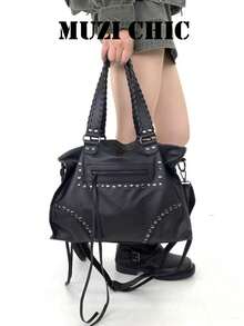 Tas Bahu dengan Dekorasi Paku Keling Logam pada Permukaan Tas, Pegangan Anyaman dengan Tali Rumbai untuk Gaya Keren, Dilengkapi Pegangan dan Tali Bahu Panjang yang Dapat Dilepas, Bisa Diganti Antara Mode Jinjing, Bahu, dan Selempang, Saku Depan Beritsleting untuk Penyimpanan Barang Kecil yang Praktis, Interior Luas, Cocok untuk Jalan-jalan di Kota, Belanja Harian, Membentuk Penampilan Personal - Hitam - View 8