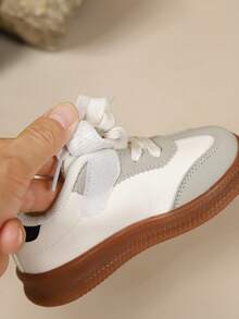 1 Pair Unisex Kids Colorblock Training Shoes, Spring/Autumn New Soft Sole Non-Slip Baby Sneakers - White - View 3