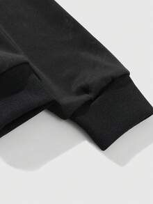 Amerikansk High Street USA sweatshirtset för herrar med bokstavs- och flaggmönster, rutiga patchworkshorts med dubbel midja och dragsko, avslappnad 2-delad outfit - Svart - Visa 6