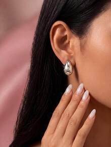 1 Pair Minimalist Half-Circle Metal Earrings, Suitable For Daily Wear, Parties, Can Be Given As Valentine's Day Gift - Half Moon - View 5