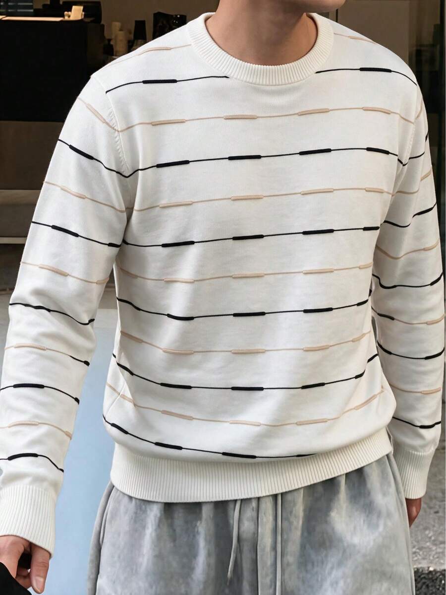 男士對比色細條紋圓領針織毛衣,極簡紋理風格,初秋輕便休閒疊穿內搭,新款毛衣 - 白色 - 查看 1