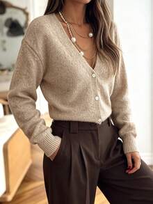 Sweater Rajut Lengan Panjang Kancing Wanita Warna Beige Almond yang Nyaman, Serbaguna, Cocok untuk Semua Acara, Musim Gugur/Dingin - Krem - View 7