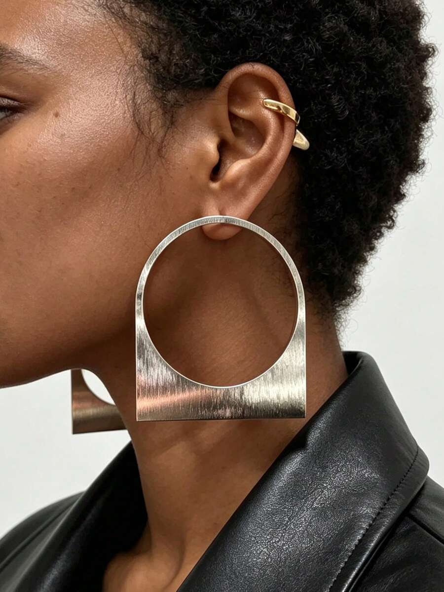 1 Pair European And American Exaggerated Geometric Hollow Stud Earrings - Silver - View 1