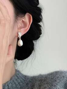 1 Pair French Vintage Asymmetrical Geometric Pearl Teardrop Ear Clips, Suitable For Women's Daily Commute Wear - Silver - View 4