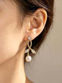 1 Pair Women's 14K Gold Plated Earrings, Inlaid With Cubic Zirconia And Pearls, Hypoallergenic Material, Suitable For Bridal Wear Or As A Gift - Gold - View 3