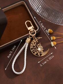 1pc Fashionable European & American New Creative Cute High-End Heart Moon Round Owl Keychain Bag Pendant Accessory, Suitable For Women's Car Key Bag Pendant Decoration And Gift - Gold - View 4
