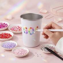 مجموعة صندوق أكريليك 5 مم 24 لون DIY من أحجار الراين والراتنج، مناسبة لصنع المجوهرات اليدوية، أحجار راين كريستال لامعة بألوان مختلطة، حرف يدوية من الماس النقي DIY، قابلة للتطبيق على بكرات الملابس والأواني الزجاجية والأحذية والأقمشة والأعمال الفنية - 5 مم - مشاهدة 4