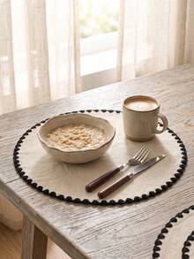 1/2/4/6/12pcs White Base Black Edge Placemats, Vintage Minimalist Style Fabric Material Round Black Serrated Lock Stitch Detail Stain-Resistant Tabletop Protection & Decorative Function Dining Table Mats Suitable For Daily Breakfast And Vintage Minimalist Home Decor Scenes - White - View 1