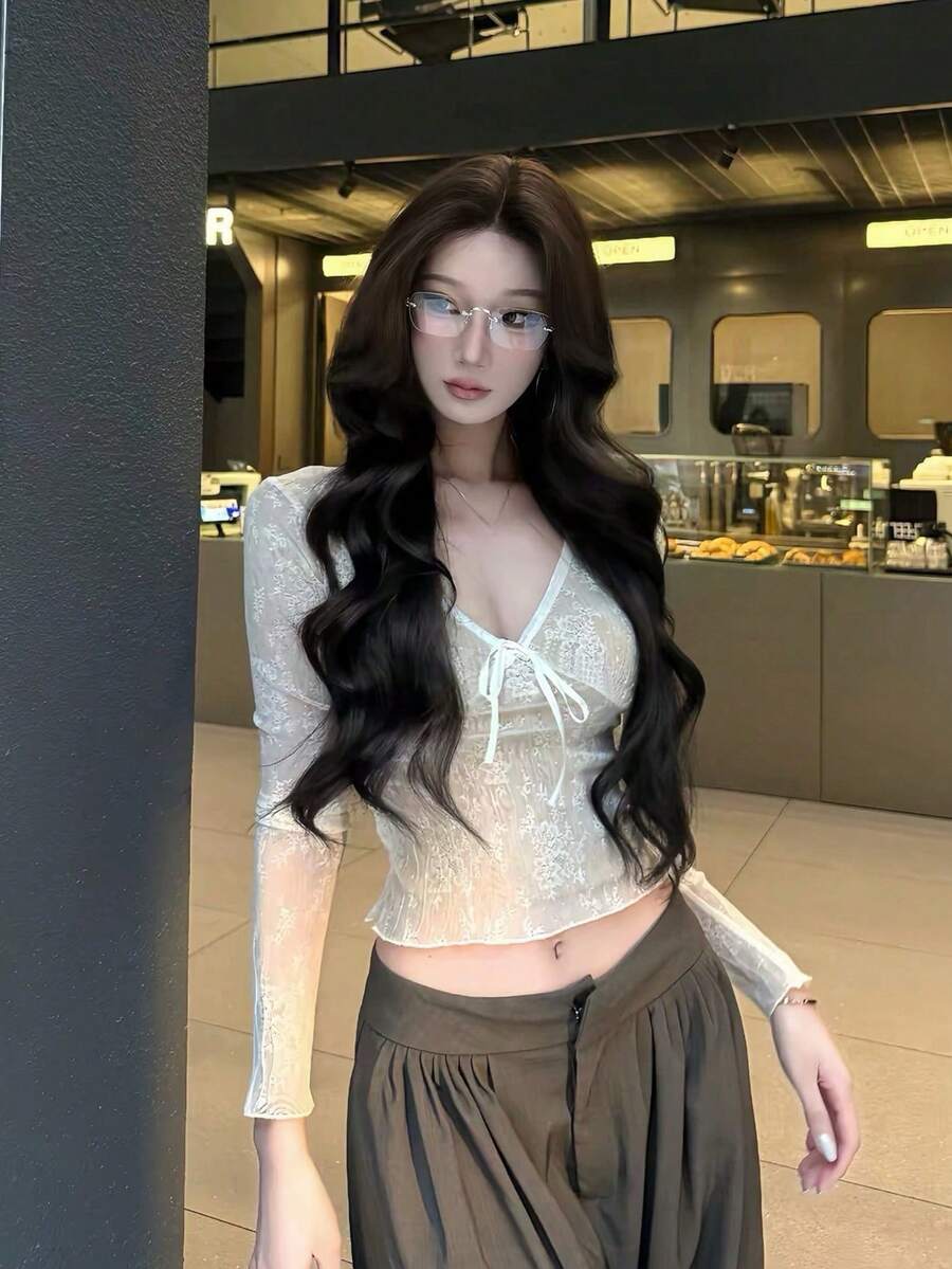 極簡性感風 V 領蕾絲短版長袖打底上衣,成熟優雅女款內搭上衣 - 杏色 - 查看 1