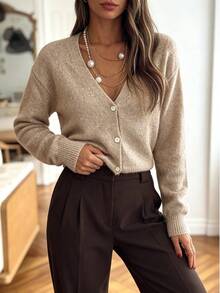 Sweater Rajut Lengan Panjang Kancing Wanita Warna Beige Almond yang Nyaman, Serbaguna, Cocok untuk Semua Acara, Musim Gugur/Dingin - Krem - View 6