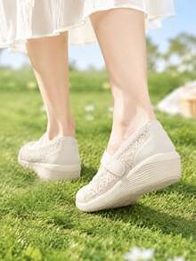 Skechers 女款休閒鞋 舒緩休閒鞋 MODERN COMFORT 系列 時尚休閒鞋 舒適通勤日常休閒運動鞋 158763-OFWT - 乳白色 - 查看 5