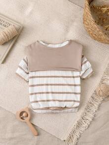 Set Pakaian Anjing dan Kucing 2 Potong: Atasan Kerah Selendang Bergaris Patchwork Warna Khaki dengan Tali Pengikat + Pullover - Khaki - View 4