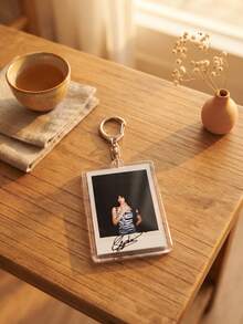 1pc/6pcs KATSEYE Members Autograph Photo Aesthetic Acrylic Keychains, All Members Vintage Signed Photo Series Rectangular Pattern Pendant, Backpack And Car Key Accessory, K-Pop And Western Pop Music Fan Gift - Multicolor - View 9