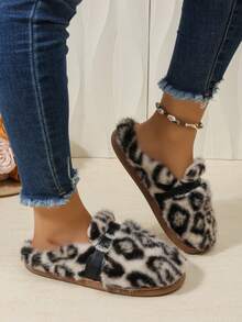 Women's Leopard Print Faux Fur Mule Slippers, Closed Toe Flat Slippers With Metal Buckle, Outdoor Cotton Slippers - Beige - View 5
