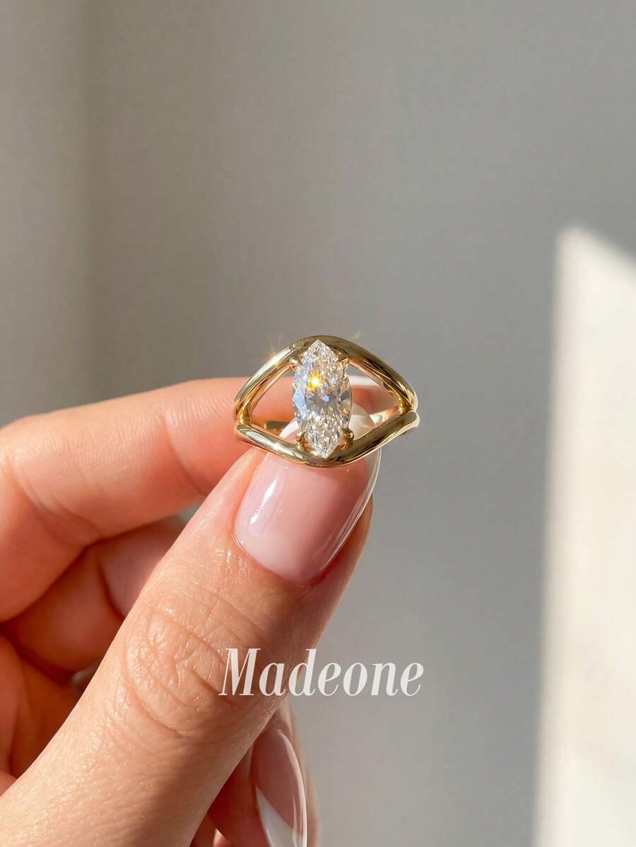 MADEONE 1pc Fashion Twisted Ring, Gold Design With Pear-Shaped Crystal Accents, Interwoven Geometric Pattern, Modern Style, Versatile For Any Outfit