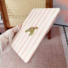 1件粉色與白色水彩條紋可愛海龜360°旋轉平板保護殼，相容於iPad 11/A16/10代/Air4/5/6/Pro 12.9、Galaxy Tab A8/A9 Plus/S6 Lite/S7/S9FE PLUS、Pad、MatePad、Pad、Honor Pad、Pad，適用於辦公、旅行與居家使用 - 彩色 - 查看 7