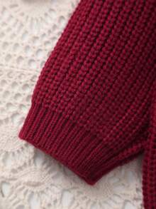 女童針織毛衣，精緻「大姊姊」刺繡配白色花卉圖案，柔軟舒適 - 酒紅色 - 查看 4