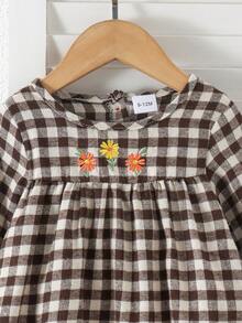 2pcs Baby Girl Pastoral Mori Style Plaid Embroidered Petal Sleeve Round Neck Doll Top With 3D Daisy Patchwork Denim Wide Leg Pants Set, Spring/Autumn - Coffee Brown - View 4