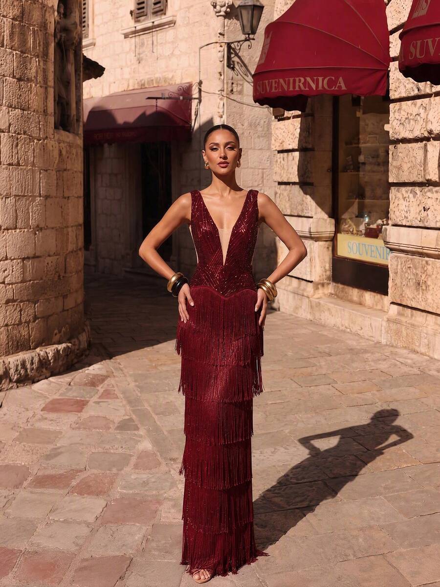 LOVE&LEMONADE Gaun Formal Panjang Wanita Warna Burgundy Berpayet dengan Leher V Dalam, Punggung Terbuka, dan Lapisan Rumbai, Cocok untuk Pesta Malam dan Pesta Dansa - Burgundy - View 1