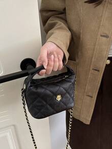 極簡時尚高品質絎縫手提便當小包，刺繡線條、金屬Logo裝飾，附鏈條斜背帶，女款 - 黑色 - 查看 5