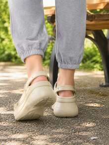 Crocs 女款復古木屐拖鞋/涼鞋 戶外旅行休閒日常舒適輕便運動休閒拖鞋涼鞋 206302-2Y2 - 骨白色 - 查看 4