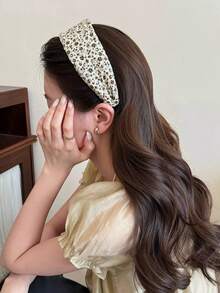 1PC Vintage-Style Wide Headband With Small Floral Print Soft, Elegant, And Playful Hair Accessory Perfect For Everyday Fall Looks And Holiday Parties - Multicolor - View 3