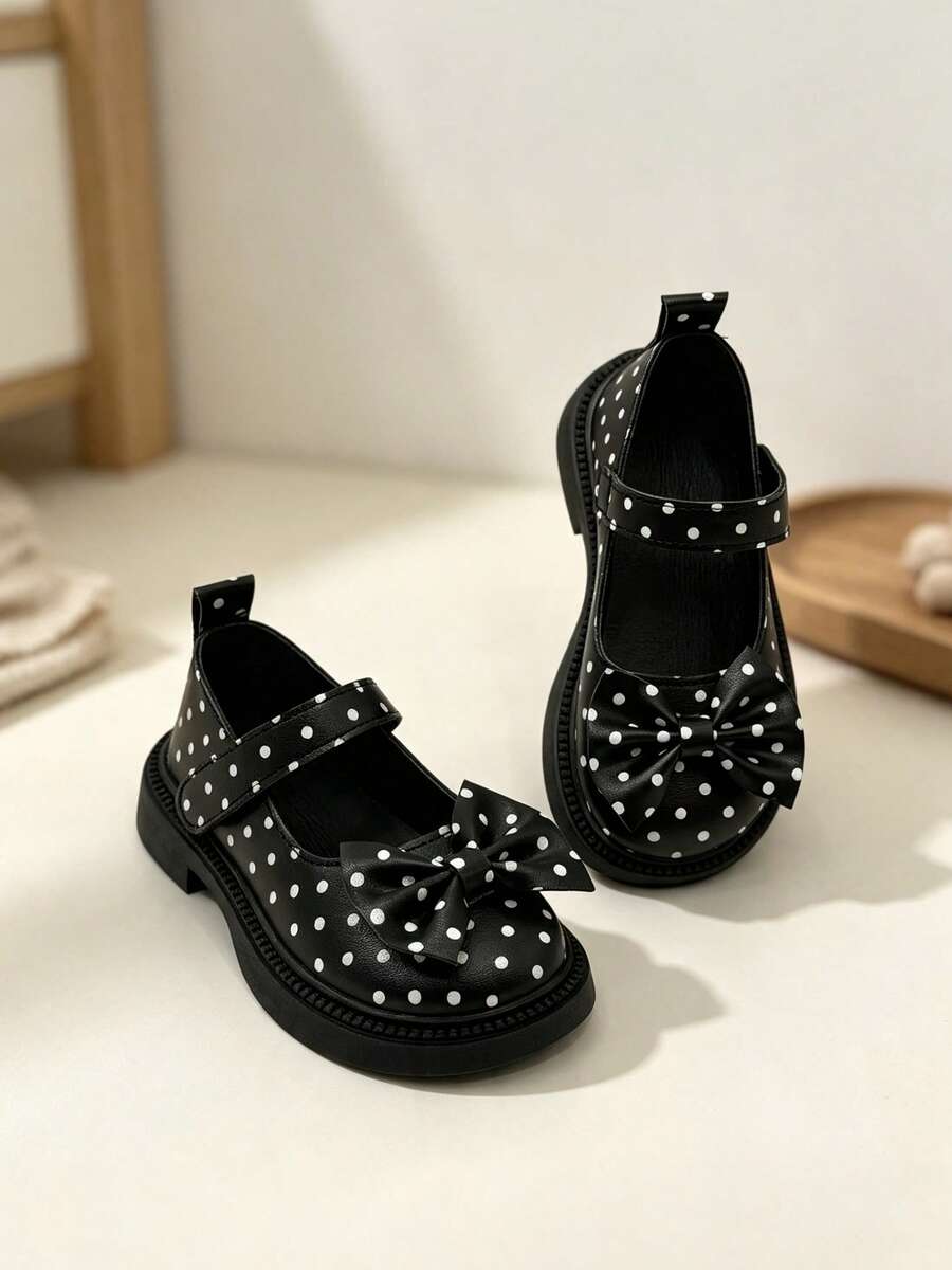 1 Pair Girls Sweet Bow & Pearl Embellished Matte PU Fabric Round Toe Low Vamp Hook & Loop Strap Low Heel French Style Children Leather Shoes Suitable For Spring Summer Vacation, Party Occasions - Black - View 1