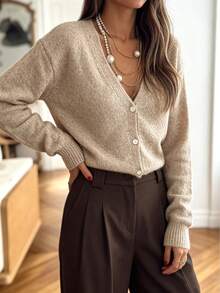 Sweater Rajut Lengan Panjang Kancing Wanita Warna Beige Almond yang Nyaman, Serbaguna, Cocok untuk Semua Acara, Musim Gugur/Dingin - Krem - View 5